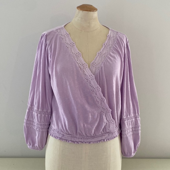 Lucky Brand 🍀 lilac blouse with balloon sleeves. Eyelet edging on faux wrap. XS - Picture 2 of 11